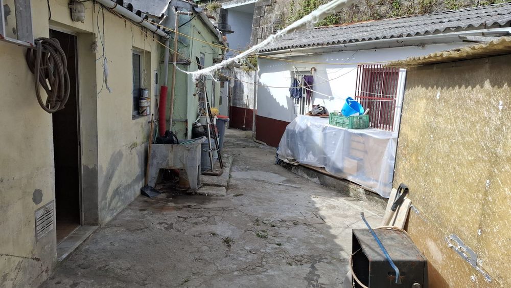 Ilha no centro do Porto com quatro casas - Venda