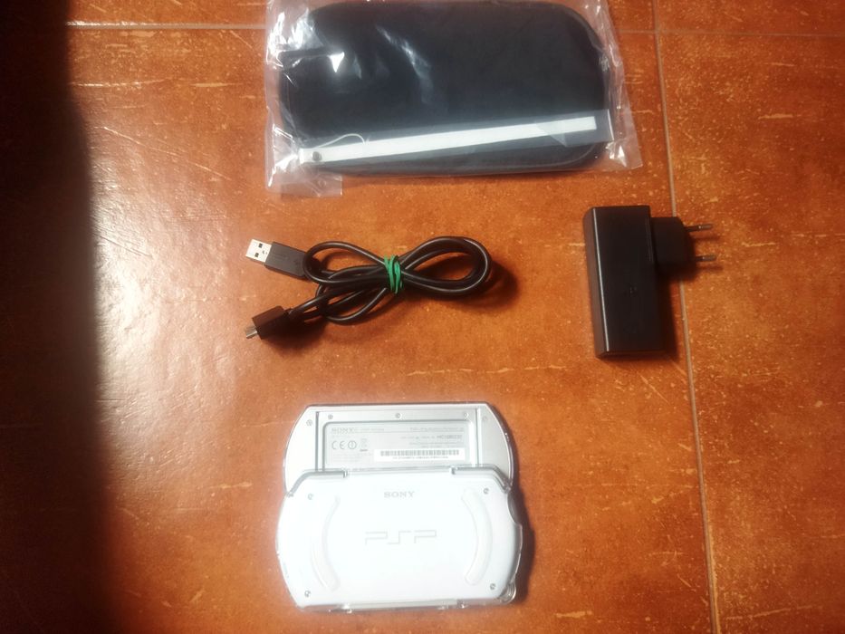 Consola Sony PSP GO como NOVA, com acessórios, excelente estado
