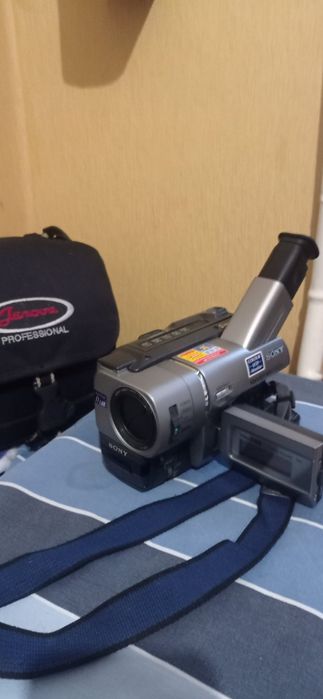 Продам видеокамеру