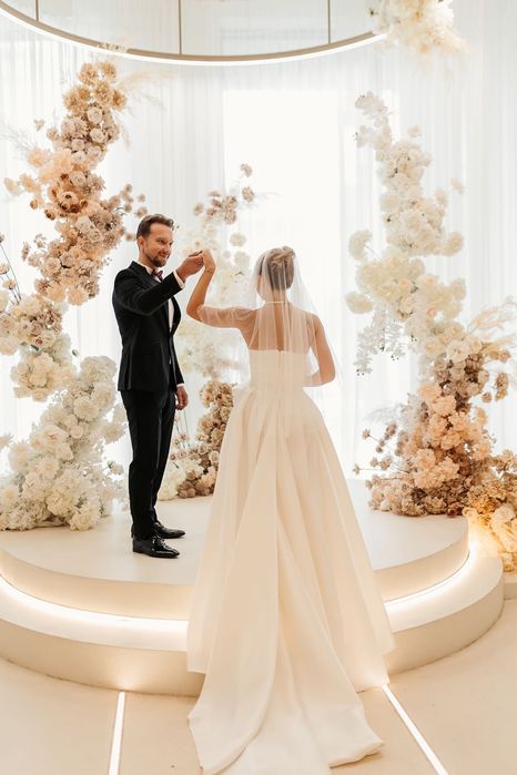 Продаж весільної сукні