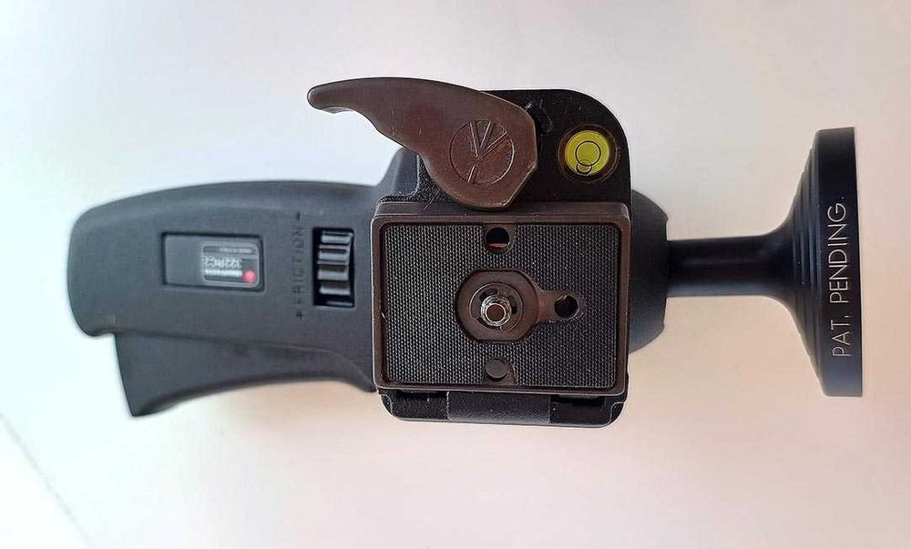 Штатив Manfrotto 055Pro B + Голова Manfrotto 322 RC2