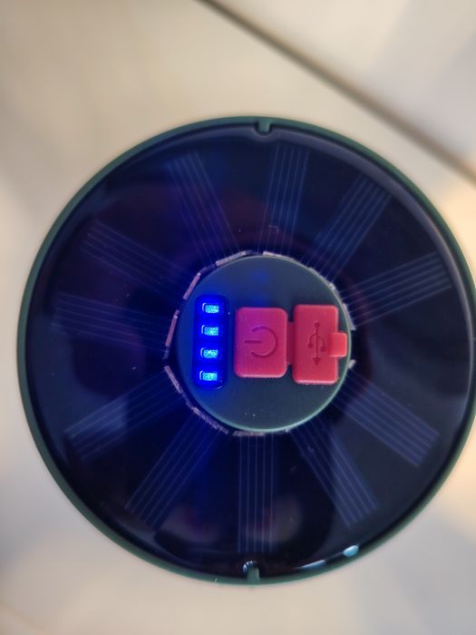 Candeeiro Camping Vintage: Carga Solar e Kit Ferramentas