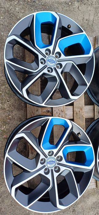 Alufelgi 8x20 cali , rozstaw śrub 5x108 , ET 52 , VOLVO , FORD.