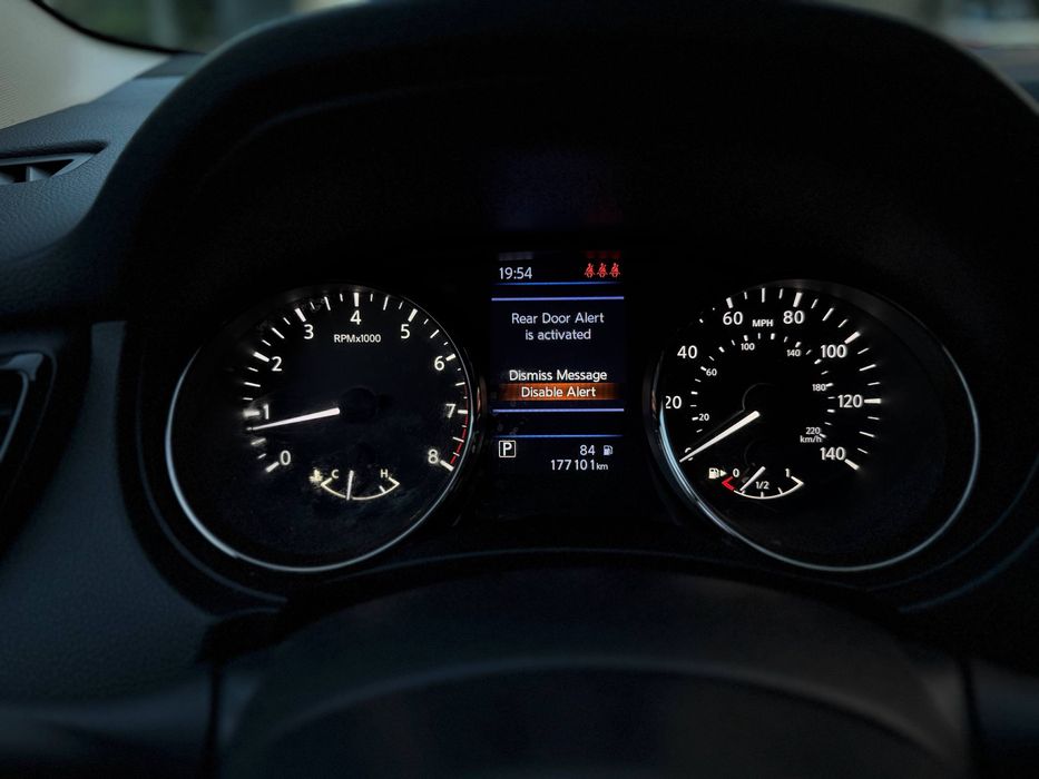 Nissan, автомобіль