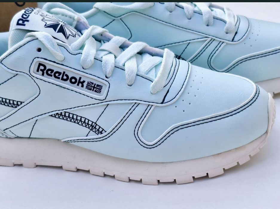 Оригінальні жіночі кросівки Reebok