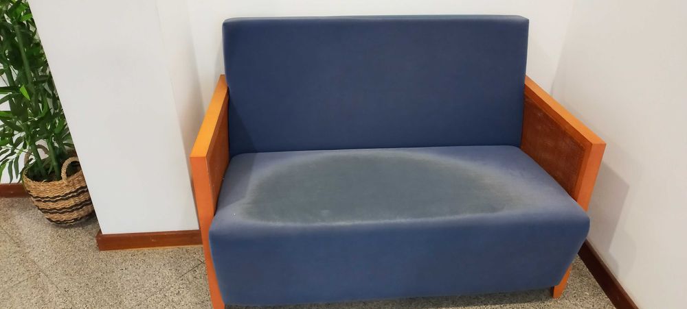 Sofá 2 lugares com manta