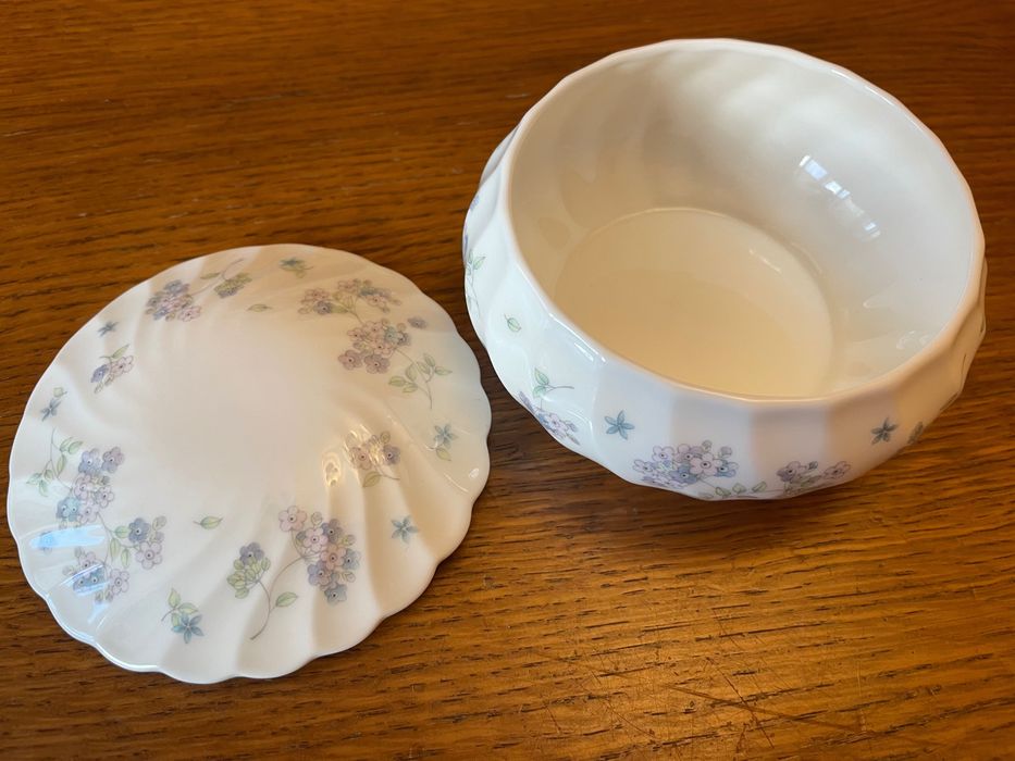 Порцелянова кругла скринька Wedgwood англійська