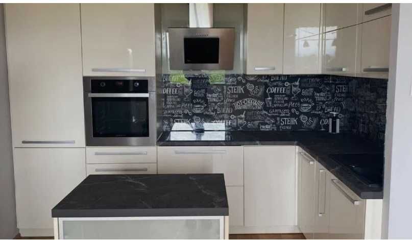 Mieszkanie trzypokojowe  87 m2 / Krzyki / Poranna !!