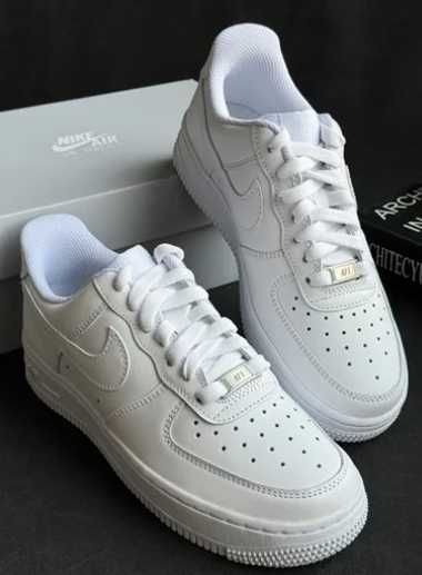 Nike Air Force 1 Low '07 White R.37.5
