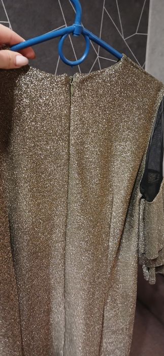 Святкова сукня в золотому кольорі