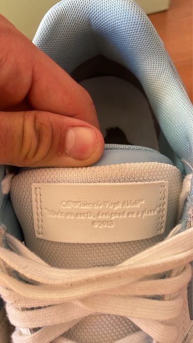 Saptilhas Off White out of office