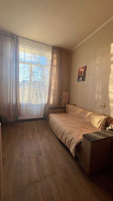 Продаж вільної 1-о кімнатної гостинки на Панасовскій 106.
