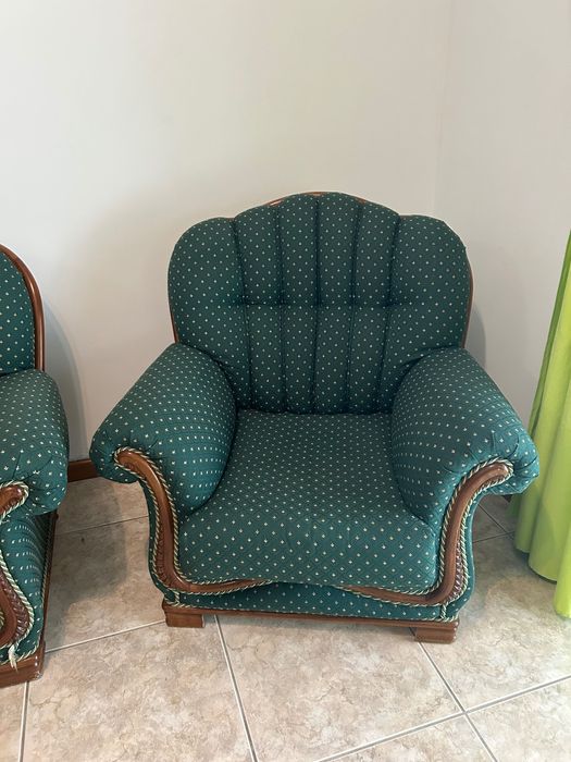 Sofás - 2 individuais e 1 sofá cama com 3 lugares