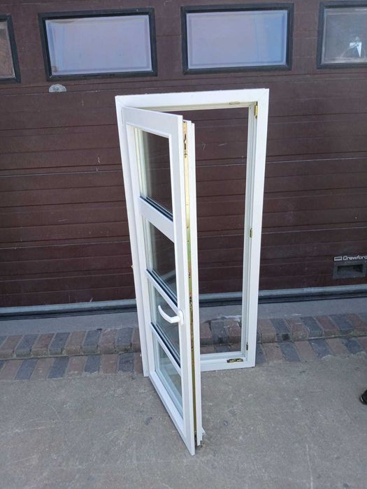 Okno jednoskrzydłowe pcv ze szprosem 67x155 plastikowe wąskie DOWÓZ