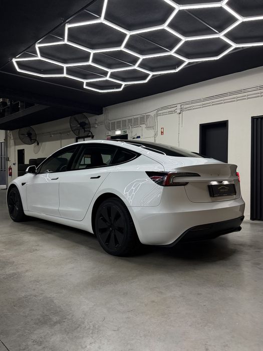 Tesla Model 3 — fotografia 5