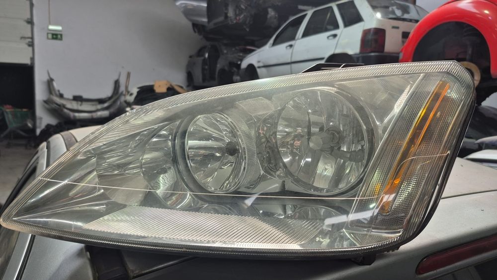 Farol esquerdo Ford c-max 2006