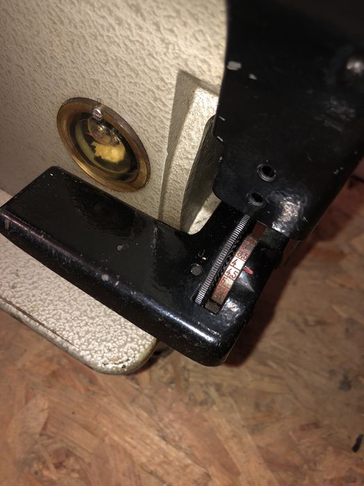 Pfaff зі столом та мотором,двоголка,швейна машина професійна