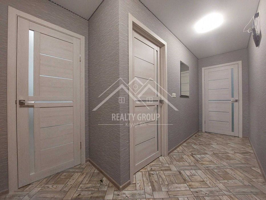 Продаж гарної 3к з ремонтом, меблями та технікою у ЦМ р-ні