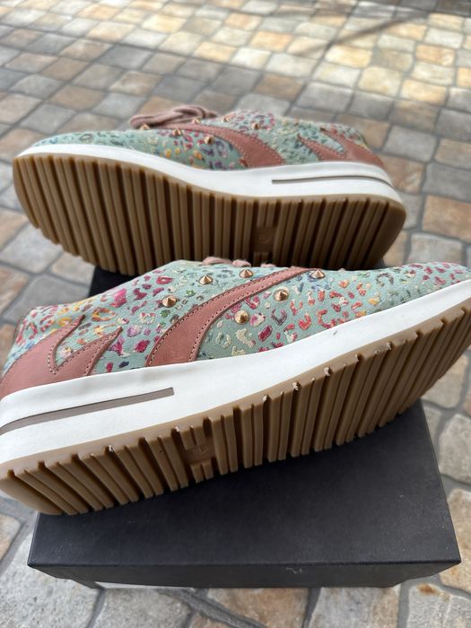 Sapatilhas n° 37 - Novas