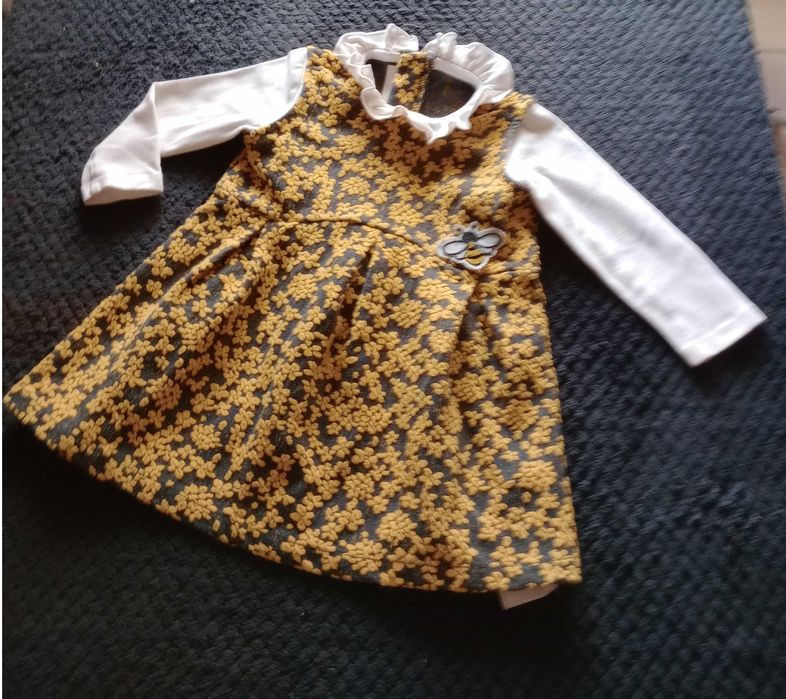 Vestido florido, mangas e folho em cima branco  da Chicco - 12 meses
