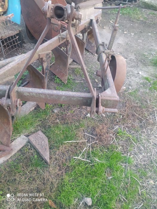 Продається заводський п'яти корпусний плуг 5/25