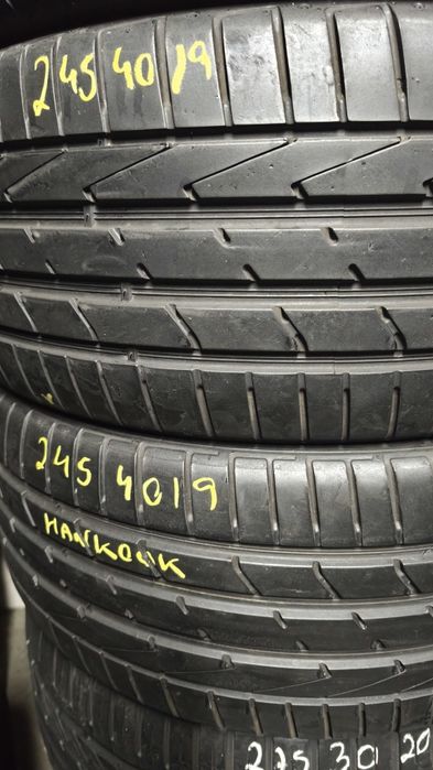 Pneus  245/40/19