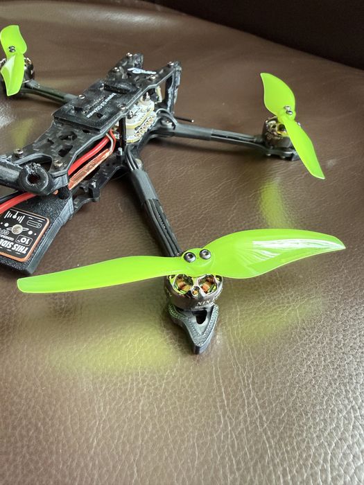 Dron Flywoo Explorer LR 4 HD pod DJI