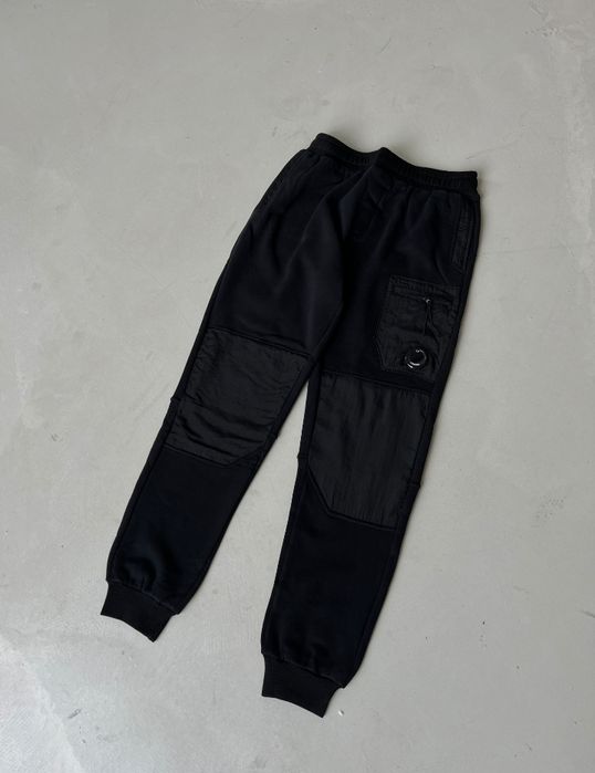 Штани C.P. COMPANY з нейлоновими вставками – всі кольори