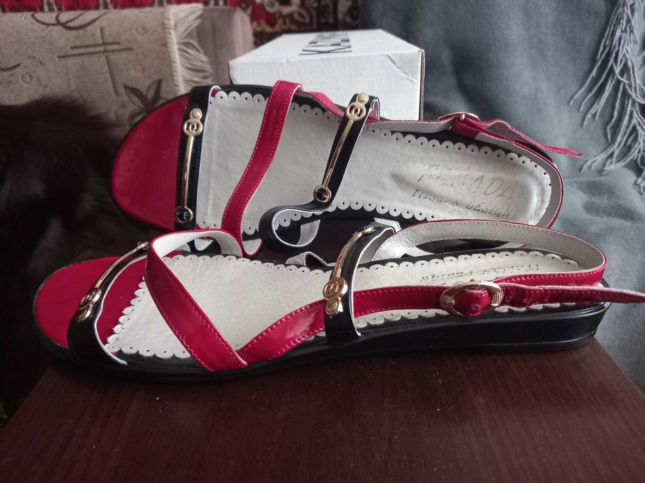 Босоніжки жіночі нові шкіряні