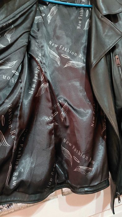 Шкіряна куртка чорна