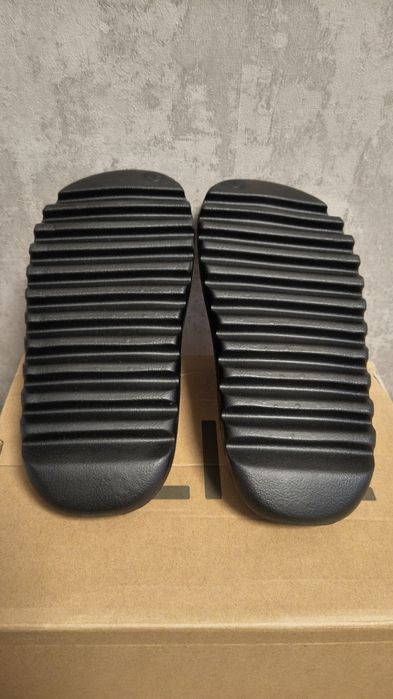 Klapki Adidas Yeezy US 8, 26 cm