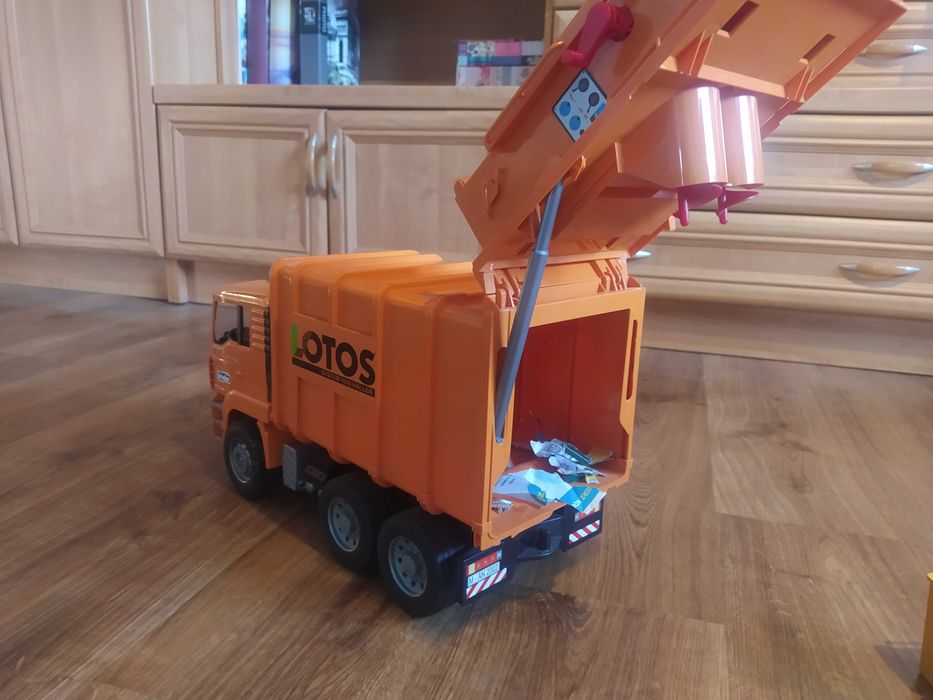 Bruder auto Tir MaN. Śmieciarka + kosz. Na prezent