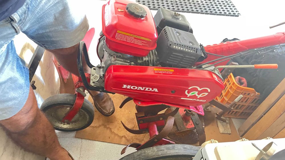 Motocultivadora como nova, poucas horas de uso