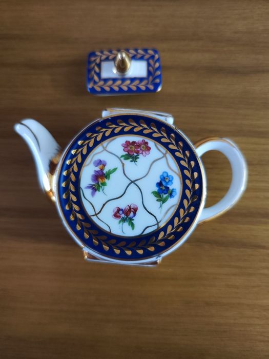 Bule em miniatura de fina porcelana Royal