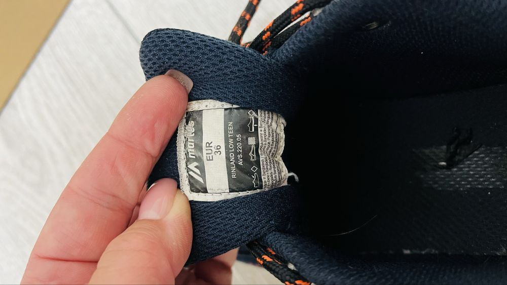 Підліткові кросівки 36 р.