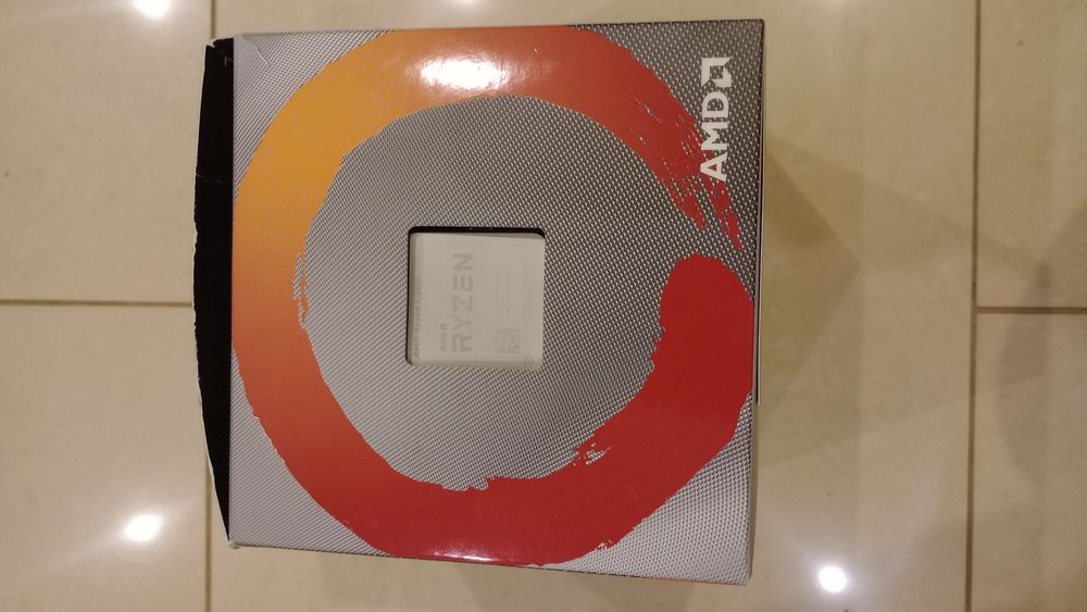 AMD Ryzen 5 3600 + chłodzenie AMD Wraith Spire – 6 rdzeni / 12 wątków