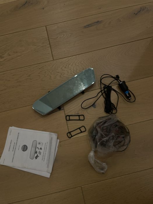 Nagrywające lusterko do samochodu.