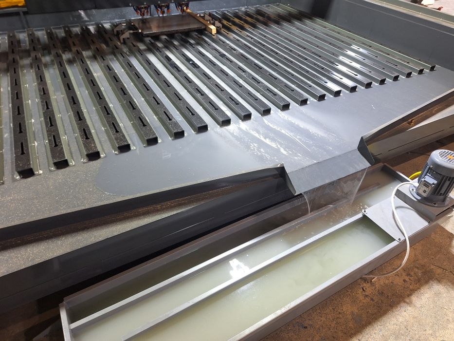 Станок по камню фрезерный. ЧПУ. 3 шпинделя 5.5квт