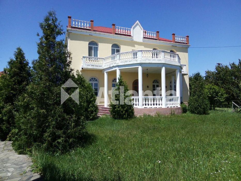 Просторный дом в Черноморке с цокольным уровнем на 20 сотках