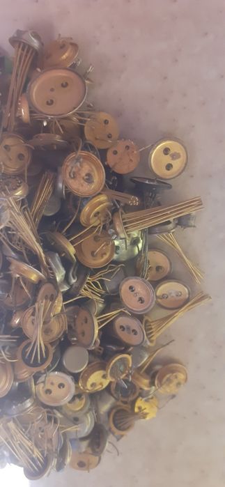 Продам такой матерьял транзисторы,микросхемы пишите будем договариватс