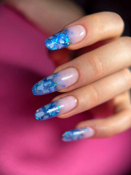 Манікюр, педикюр / Брови, корекція, фарбування та ламінування