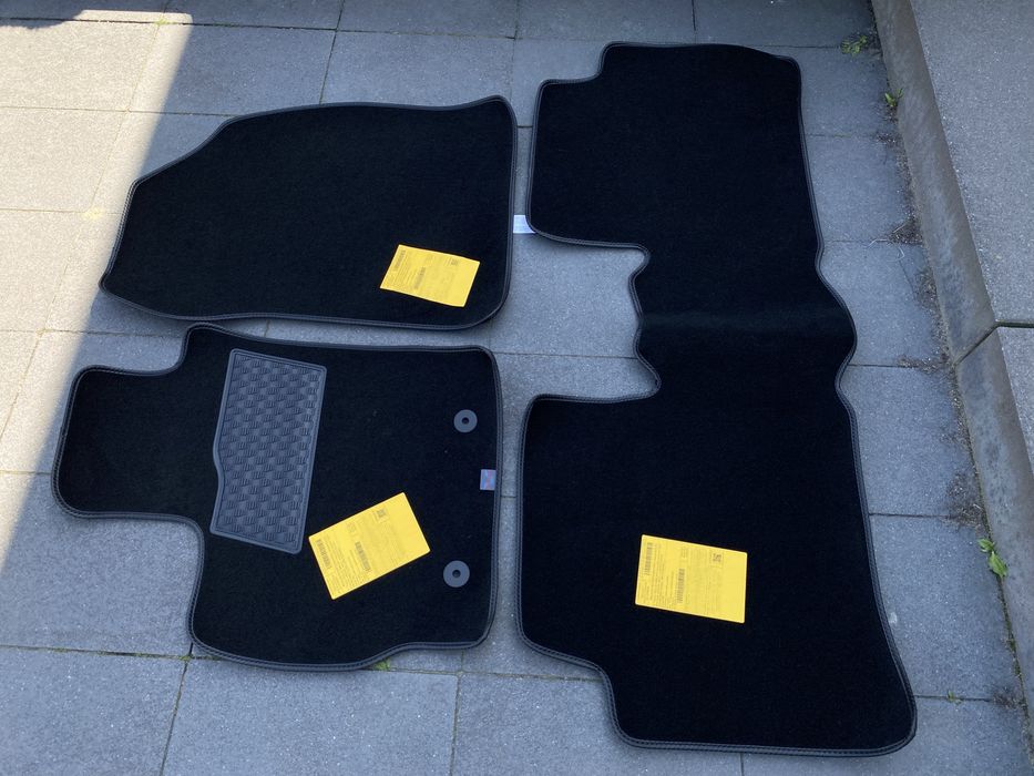 Dywaniki welurowe Toyota Prius III Wyprzedaz