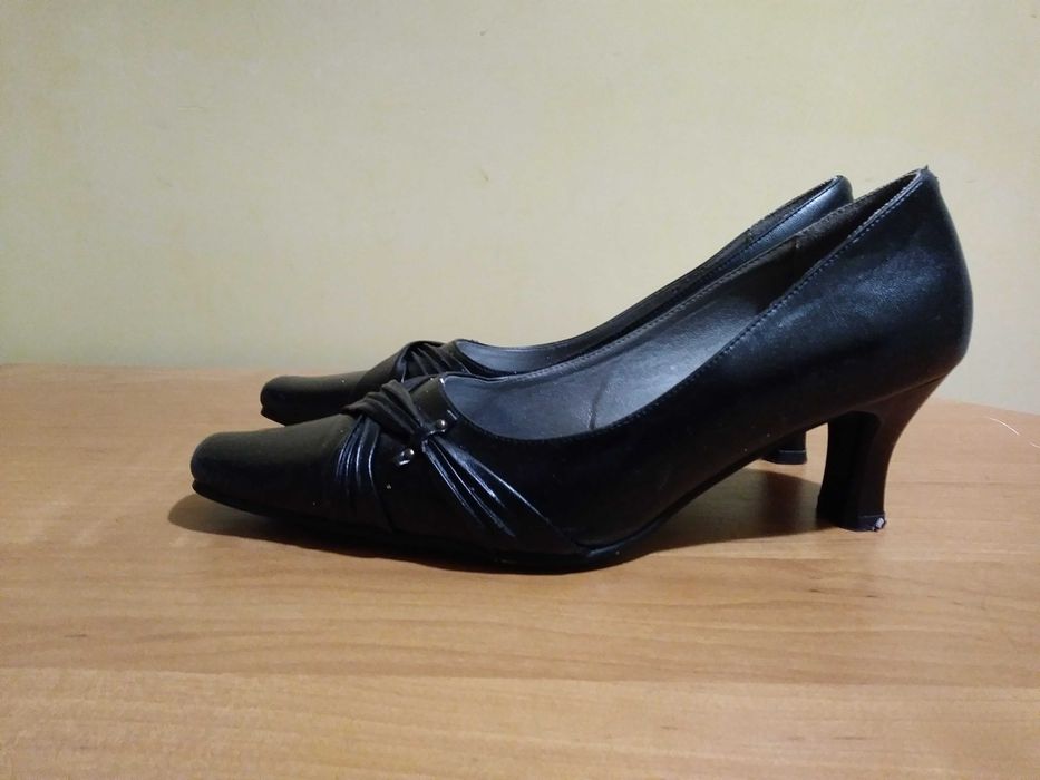 Sprzedam buty damskie na obcasie