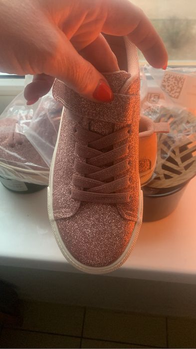 Sprzedam trampki dla dziewczynki.