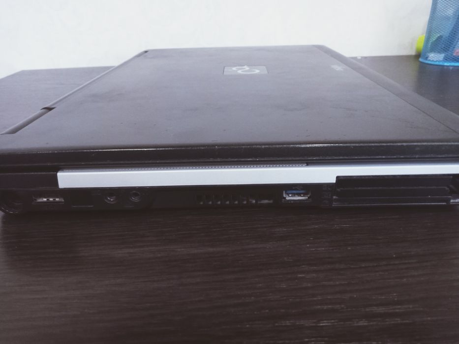 Ноутбук Fugitsu Celsius H710