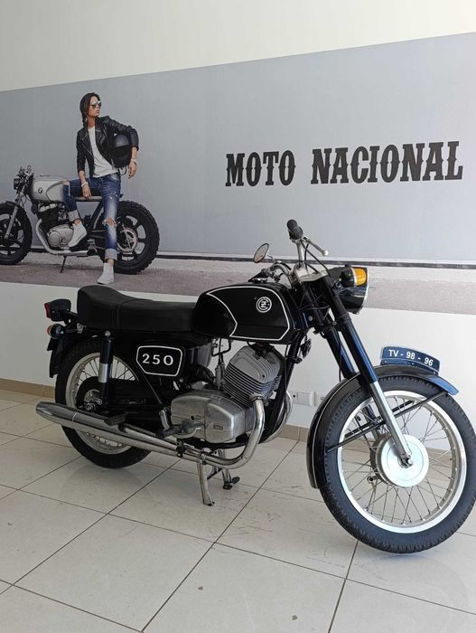Mota antiga  Jawa 250cc de 1975