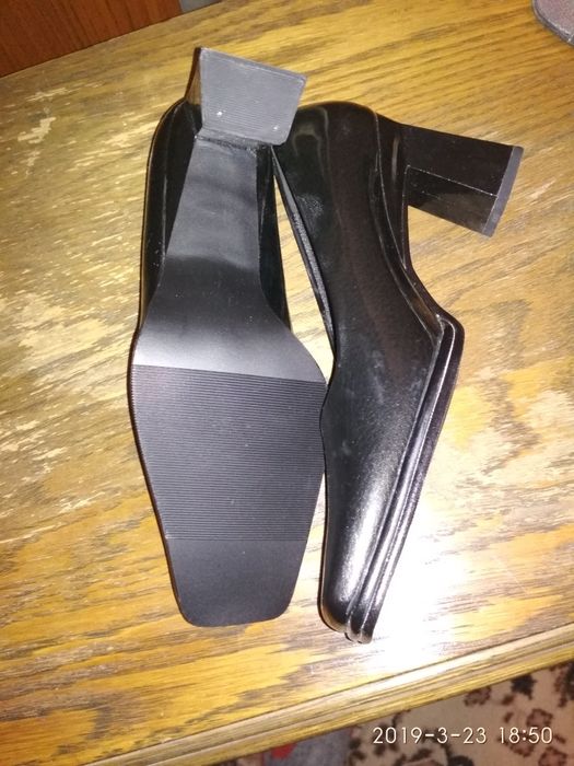 Sprzedam buty półbuty lakierki