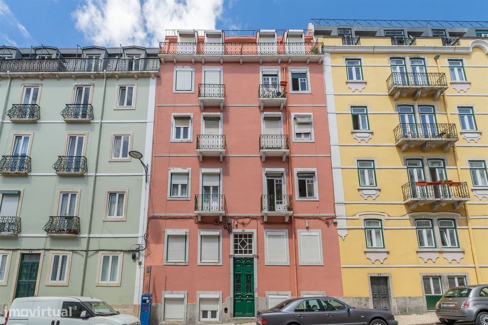 Apartamento T3 em Arroios – Charme clássico no coração de Lisboa