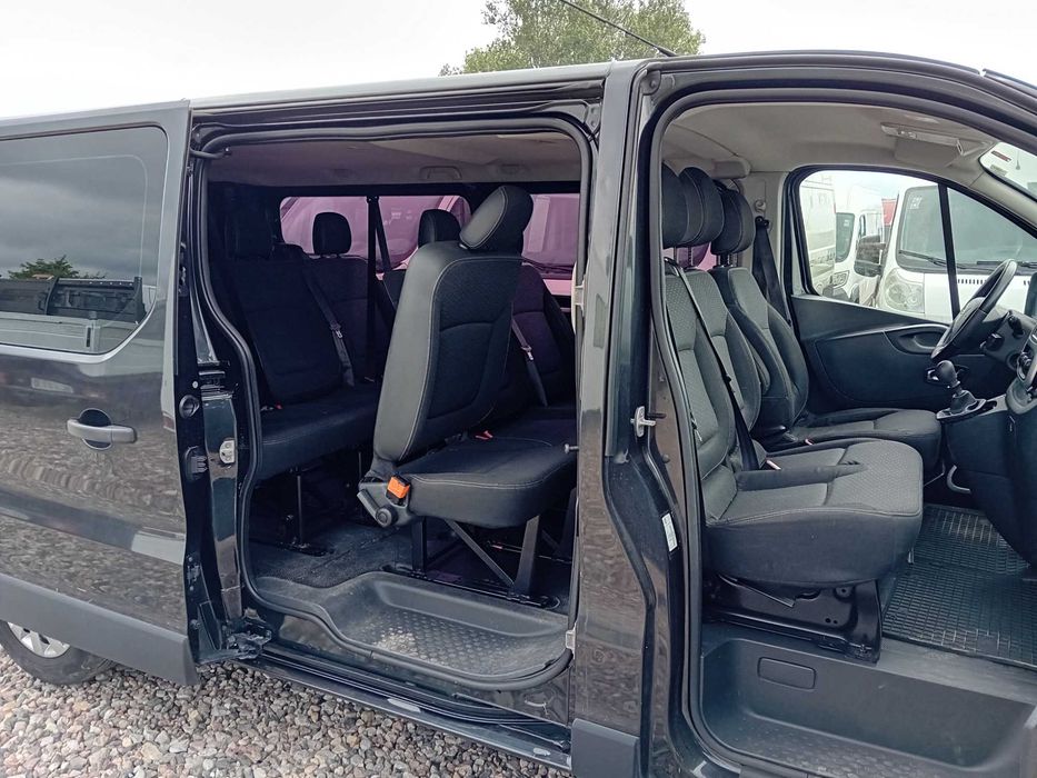 auto 9-cio osobowe na wynajem laweta plandeka