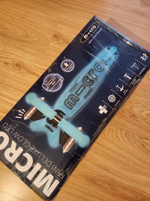 Trotinete criança luminosa azul nova